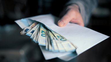 Задържаха служител на Фонд "Земеделие", искал подкуп за безпроблемна проверка