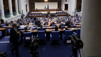 Депутатите отхвърлиха ветото на президента и върнаха болничните лимити