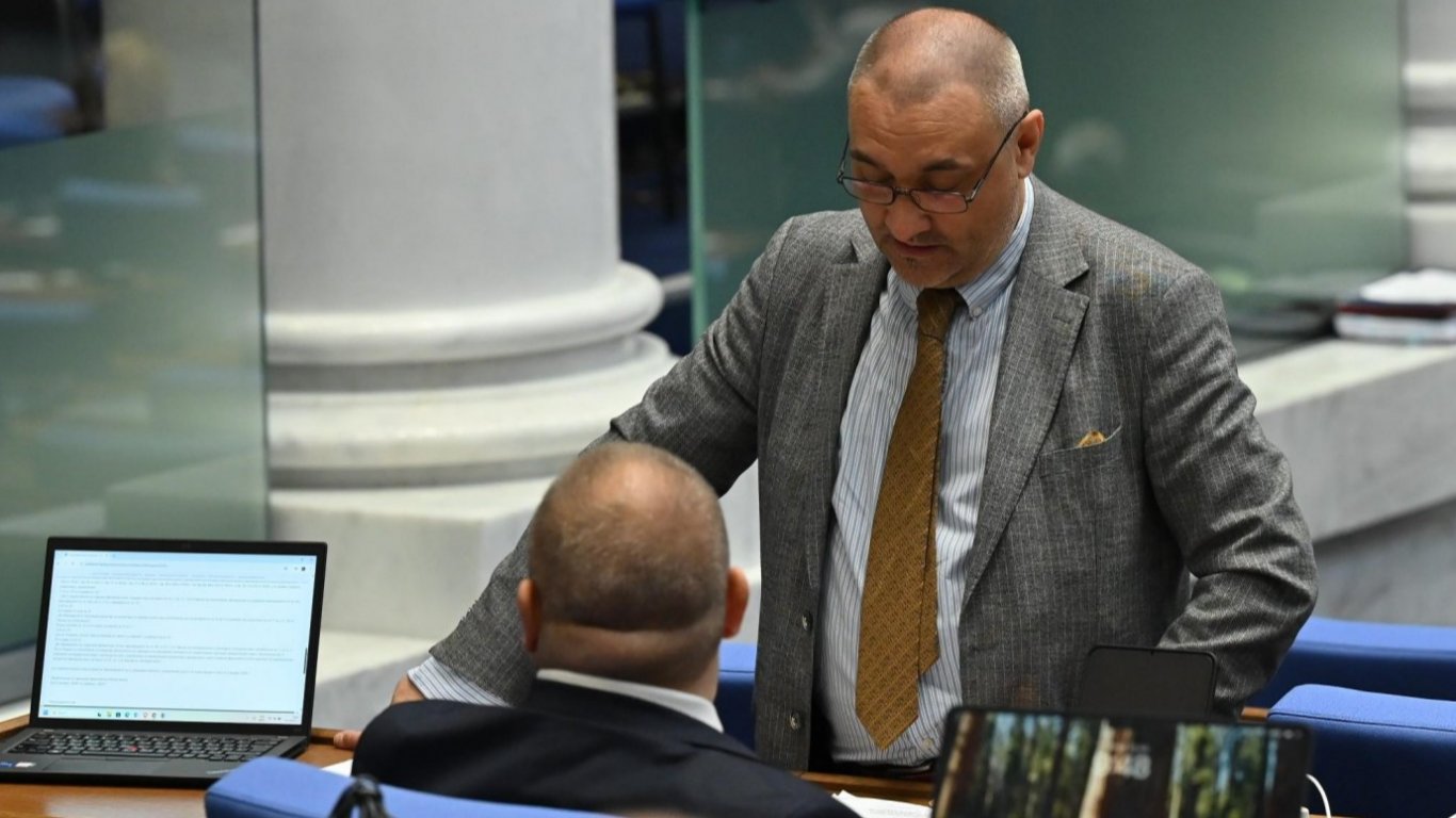 Напусналият ИТН проф. Чорбанов изпратил писмо до Слави Трифонов, но не получил отговор