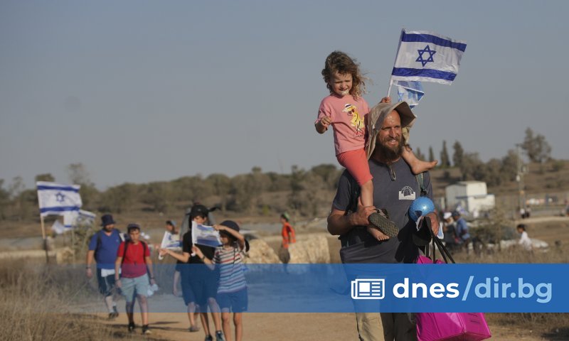 обяви днес, че над 250 000 жители са напуснали град