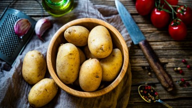 Ето какво се случва, когато съхранявате картофите заедно с плодове