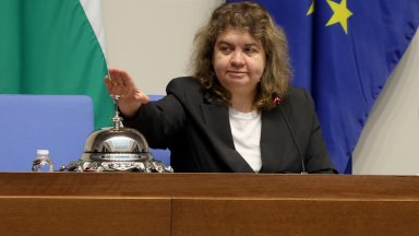 Точно 9 часа продължи последният работен ден за депутатите преди