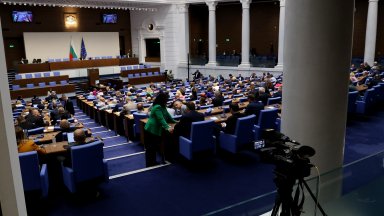 Парламентът прие окончателно на второ четене промени в Закона за