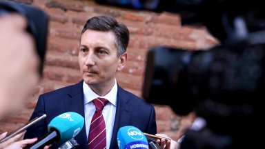 Решението е лично мое няма никакъв натиск Това каза пред