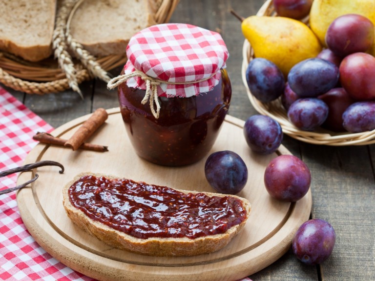 Лесно и ароматно сладко от сливи