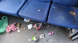 БДЖ: Пътниците цапат все повече, състоянието на вагоните след път е извън всякакви норми