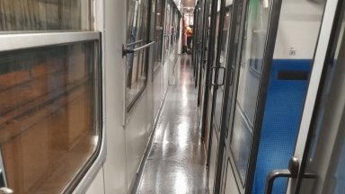 Служителка на БДЖ е била бита във влакова композиция в