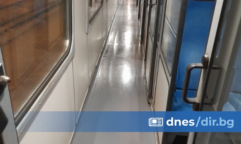 Служителка на БДЖ е била бита във влакова композиция в