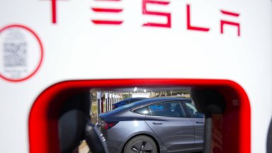Съд във Флорида осъди в петък компанията Тесла за смъртоносна