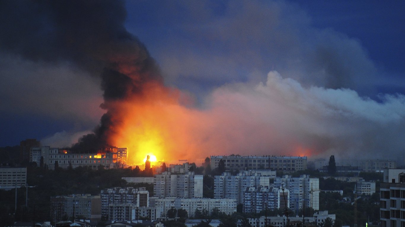 Масирана среднощна атака в Харковска област - района, който Зеленски посети часове по-рано