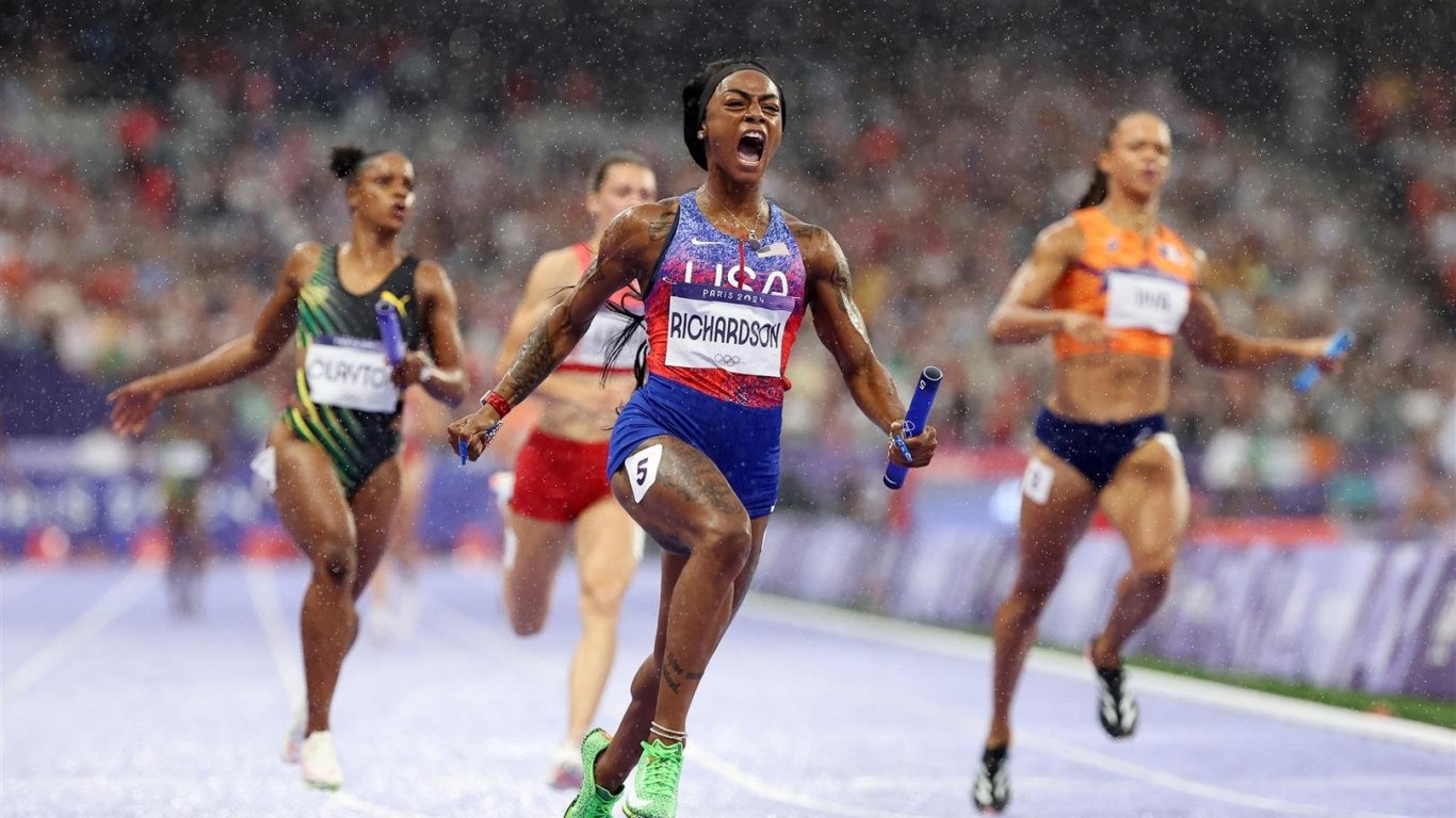 Олимпийската шампионка по лека атлетика Ша’Кари Ричардсън отново влезе в