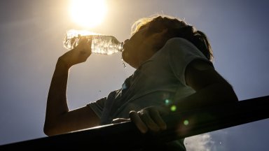 Студените скандинавски страни са обхванати от безпрецедентна жега съобщава Гардиън