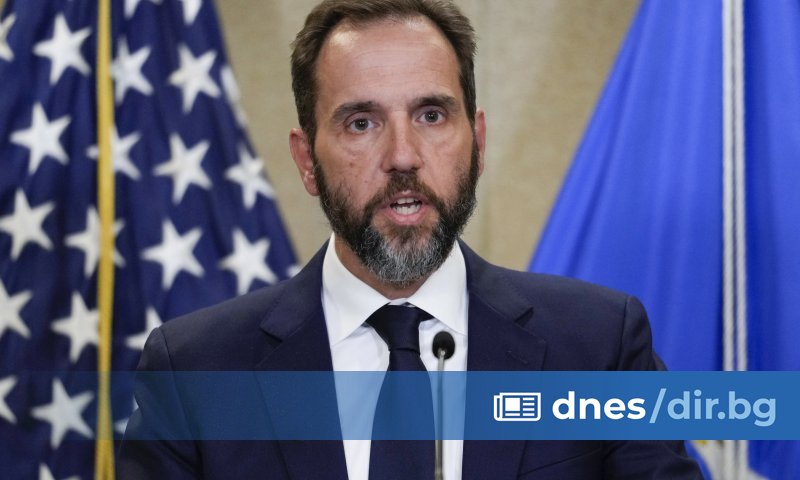 Американска държавна служба започна официално разследване срещу бившия специален прокурор