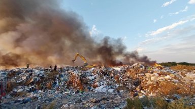 Голям пожар е бил овладян тази сутрин в Регионалното депо