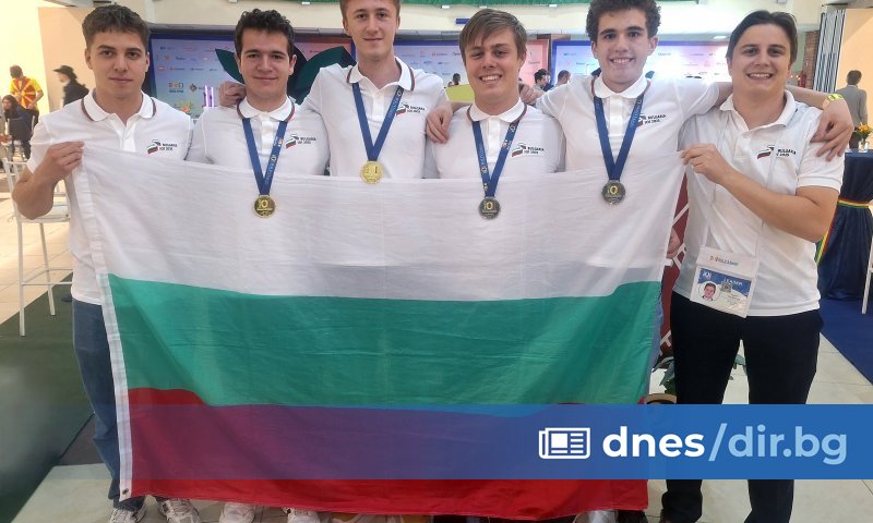 Най-добрите български ученици по информатика спечелиха два златни и два