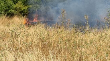 Затворен за движение е пътят от София към Варна поради пожар в района на местността Боаза