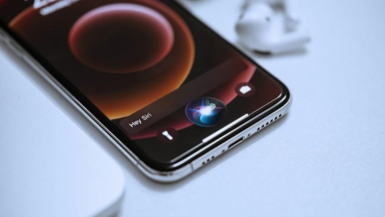 Apple разработва конкурент на ChatGPT и нов "двигател за отговори"