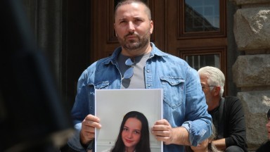 Родителите на загиналата в катастрофа край Телиш Сияна са получили