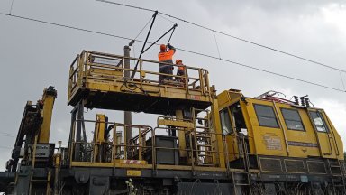 Кражба на кабели спря движението по ЖП линията София-Бургас (снимки)