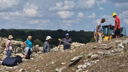 Подновиха разкопките на град Хелис в резерват "Сборяново"