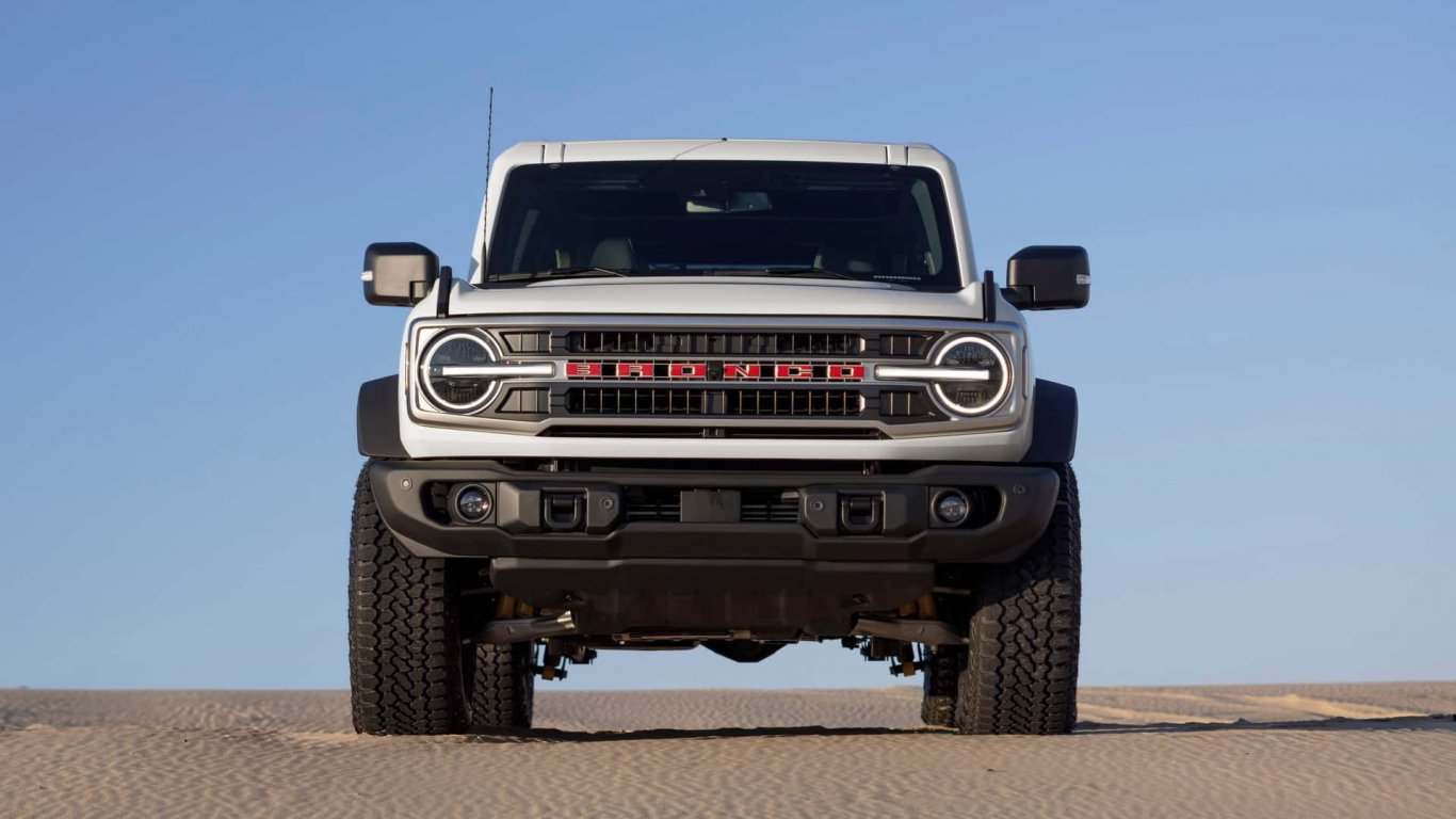 Ford пусна юбилейно издание на Bronco в оригиналния бял цвят "Уимбълдън"