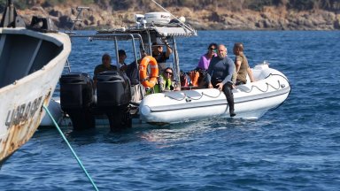 Потопиха кораба "Чавдар" на морското дъно, Румен Радев се гмурна пръв (снимки/видео)