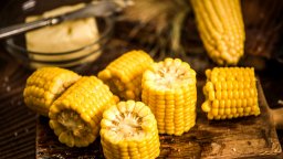 Варена царевица: Как да я направим по-вкусна