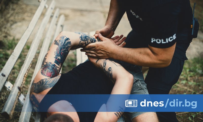 Криминалистите от РПУ-Дупница задържаха двама младежи - на 16 и