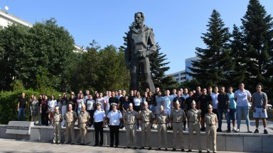 Със специална церемония ВВМУ посрещна 55 нови курсанти (снимки)