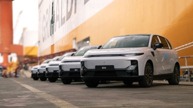 Новият Leapmotor B10 тръгва от Шанхай за Европа