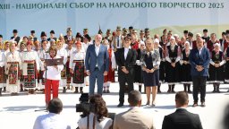 Копривщица 2025: С песен, танц, слово, облекло ние показваме духа на българина (снимки)