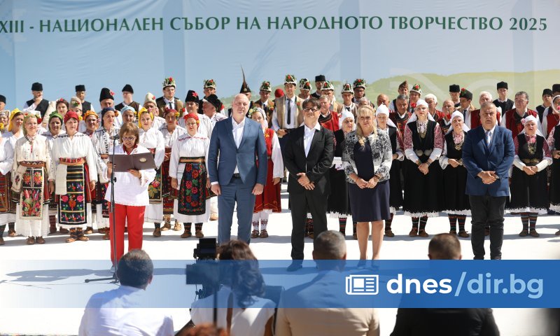 Това е един събор на българи, в който с песен,