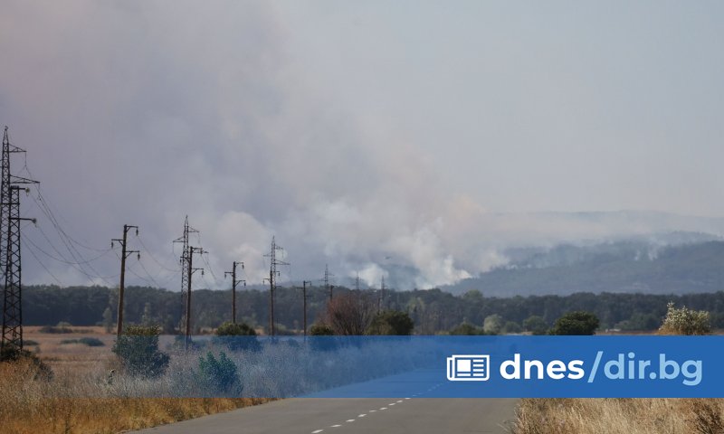Продължава борбата с пожара в Сунгурларско. Огънят все още не