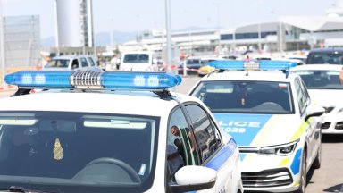 Един човек е задържан а друг е в болница след