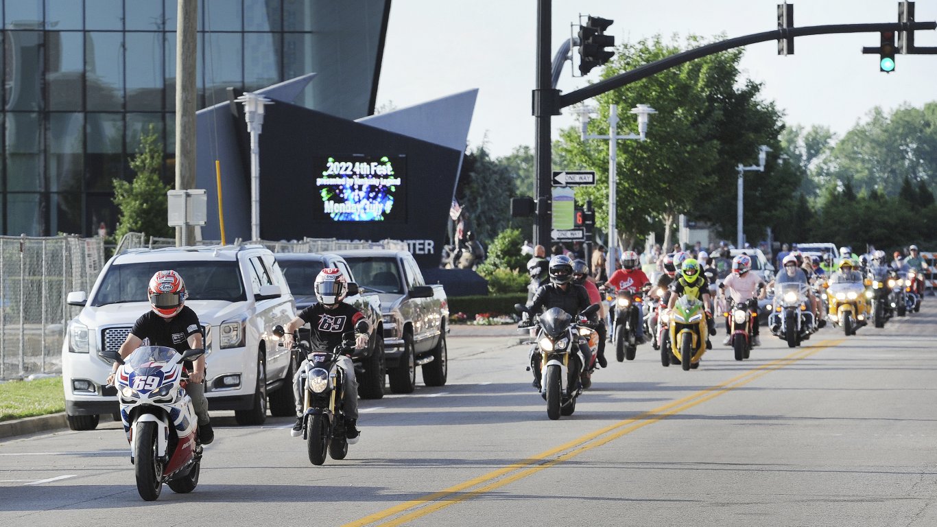 До 18 000 евро и затвор за изхвърляне на боклук от автомобил в Италия