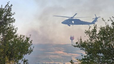 Два фронта на пожара край Сунгурларе са локализирани, но възникна трети