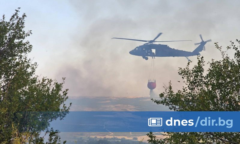 Два хеликоптера AS-532 AL Cougar с екипажи от Военновъздушните сили