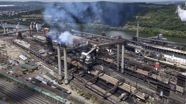 Увеличават се жертвите на експлозията в завода за стомана край Питсбърг