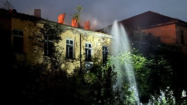 Потушен е пожар във старото военно училище в центъра на