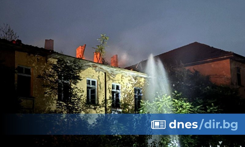 Потушен е пожар във старото военно училище в центъра на