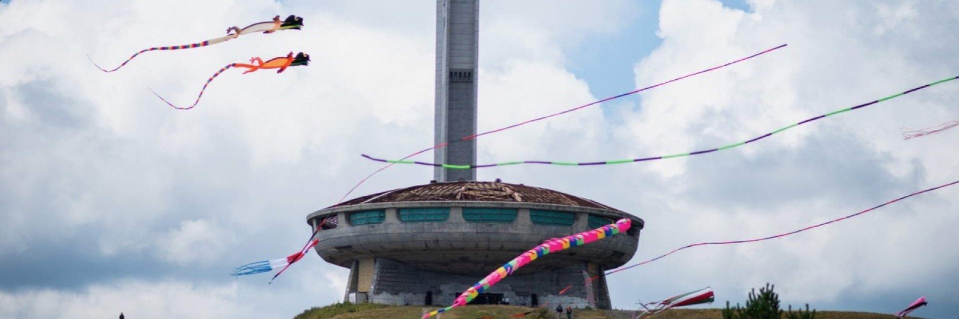 Не просто програма, а преживяване - виж какво ще се случва денем на фестивала OPEN BUZLUDZHA 