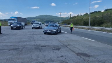 Автомобил движещ се с висока скорост е засечен на автомагистрала