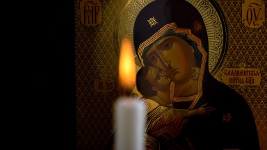 Хиляди се стичат в храмовете: Голяма Богородица е!