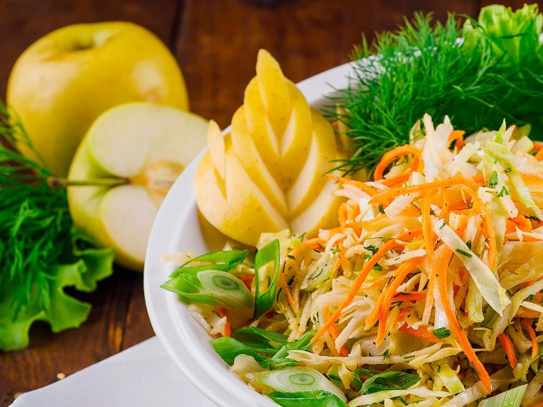 Разнообразно: Няколко разновидности на зелевата салата с моркови