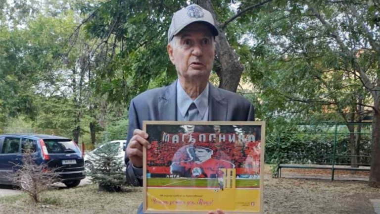 Феновете на ЦСКА трогнаха Димитър Якимов с жест