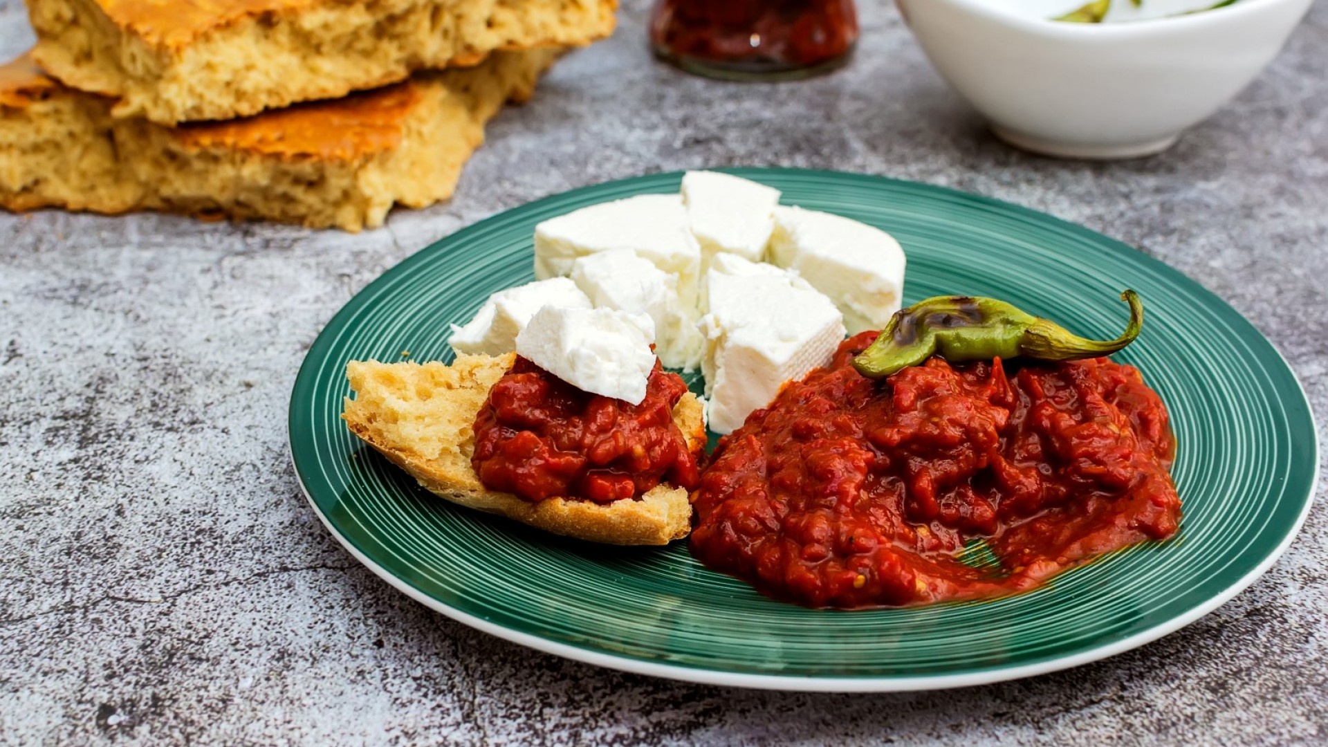 Лютеница: Как я приготвят в различните краища на България