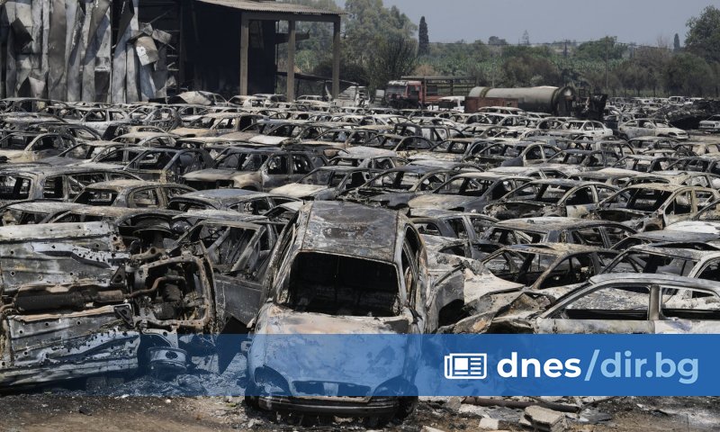 Гърция е в капана на пожарите втори ден, а те