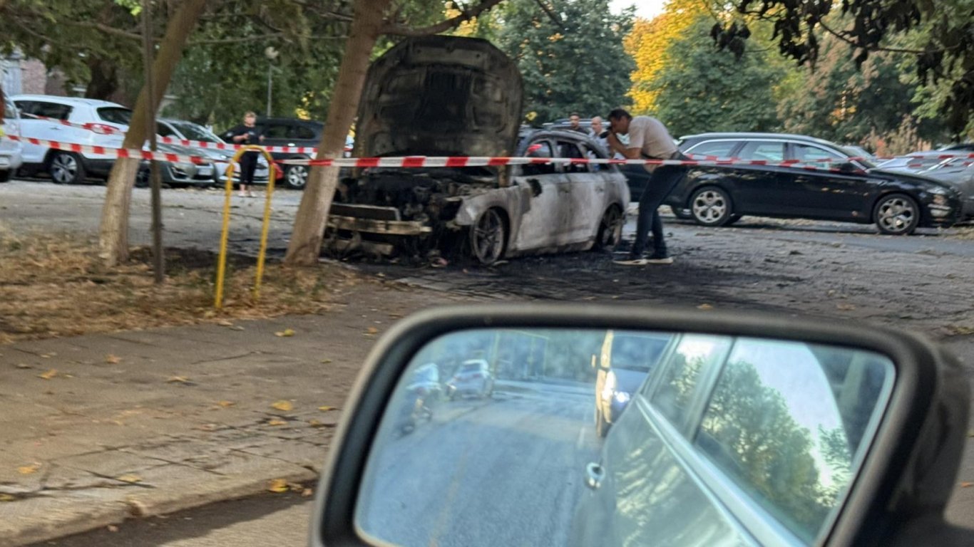За трети път: Запалиха семейна кола на шефа на козлодуйската полиция