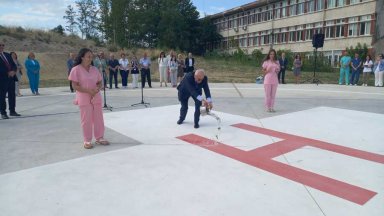 Министърът на здравеопазването доц д р Силви Кирилов откри вертолетно летище