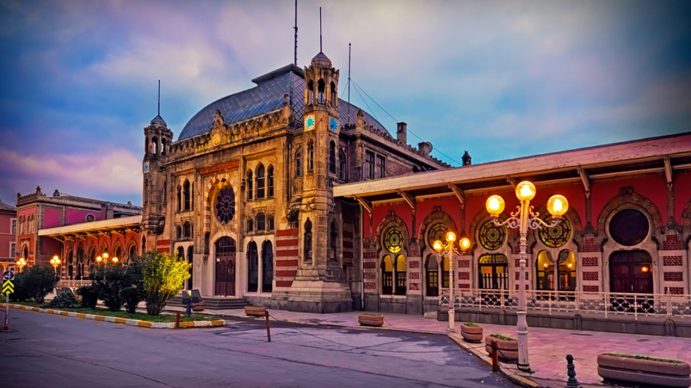 Затварят легендарната гара  "Сиркеджи“ – последната спирка на Ориент експрес в Истанбул (снимки/видео)